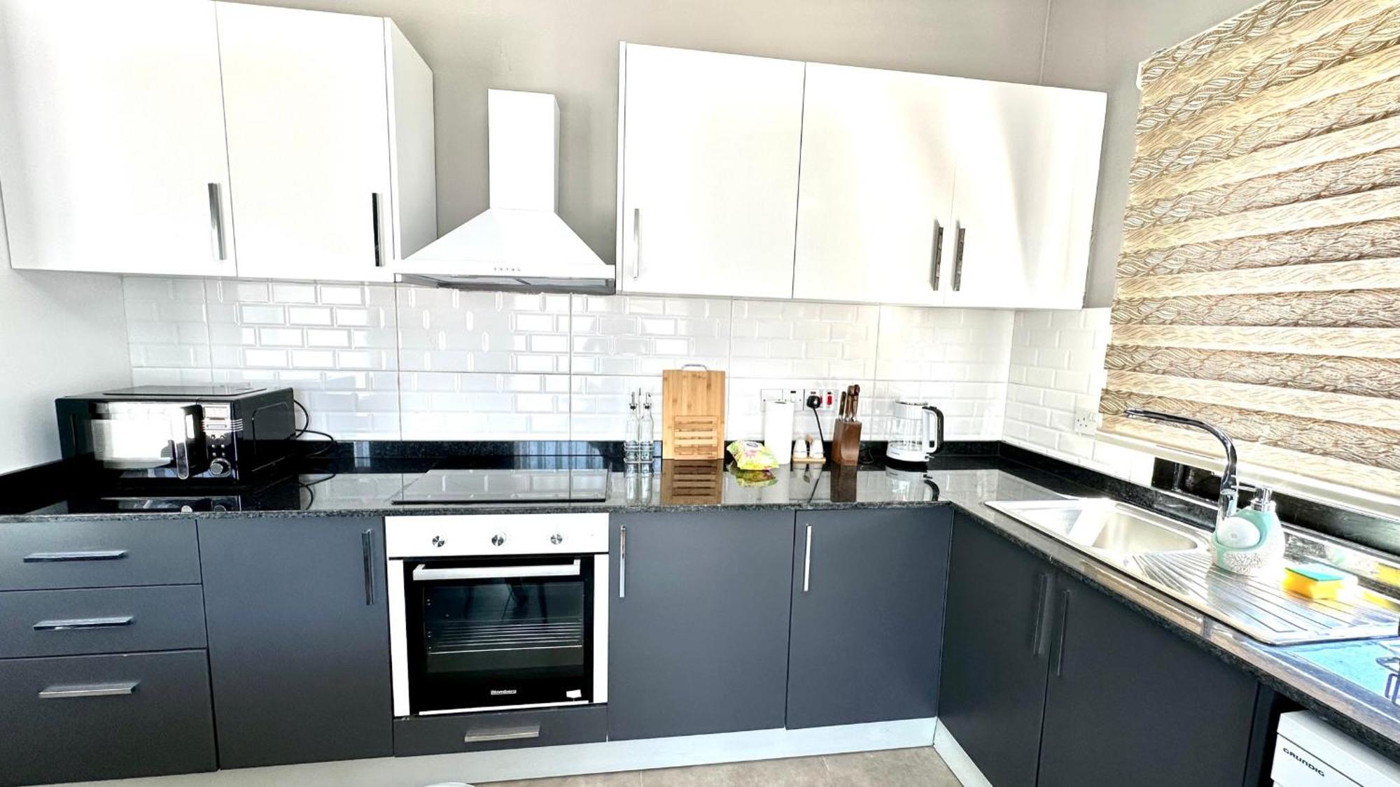 Royal Homes Kyrenia  Phòng bức ảnh